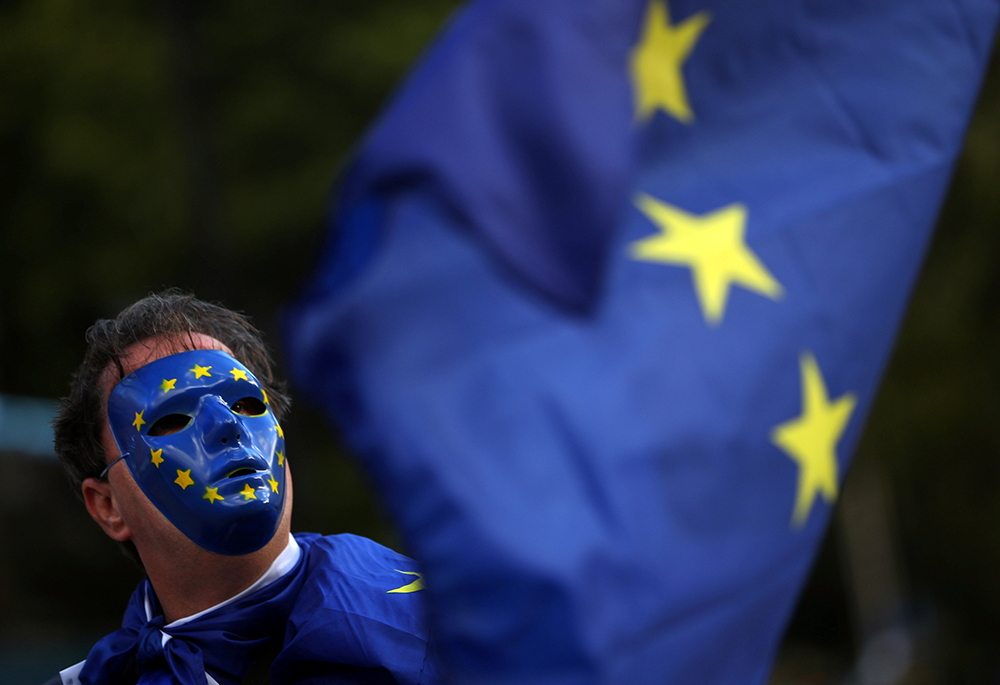 2017-09-13T193417Z_1594134246_RC1FBE23F630_RTRMADP_3_BRITAIN-EU