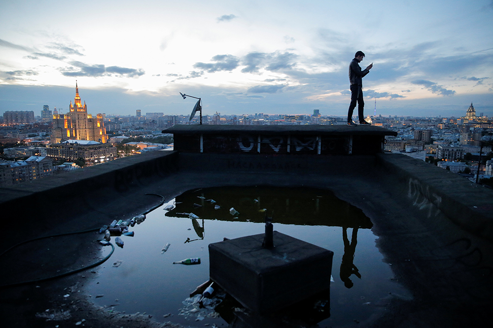 2017-09-14T110200Z_1550784592_RC153CE48870_RTRMADP_3_RUSSIA-ROOFTOPS