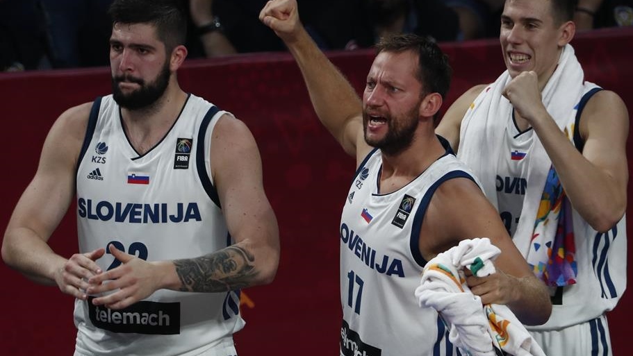 2017-09-17T202139Z_1989031631_UP1ED9H1KK2TM_RTRMADP_3_BASKETBALL-EUROBASKET-FINAL(1)