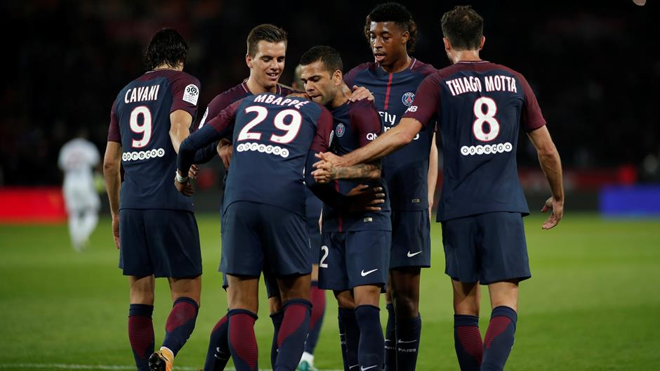 2017-09-17T205146Z_1478245947_RC13A5C0DBF0_RTRMADP_3_SOCCER-FRANCE-PSG-LYO