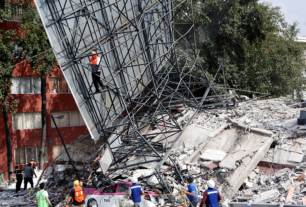 2017-09-20T010345Z_1835517876_RC19C66EB8D0_RTRMADP_3_MEXICO-QUAKE