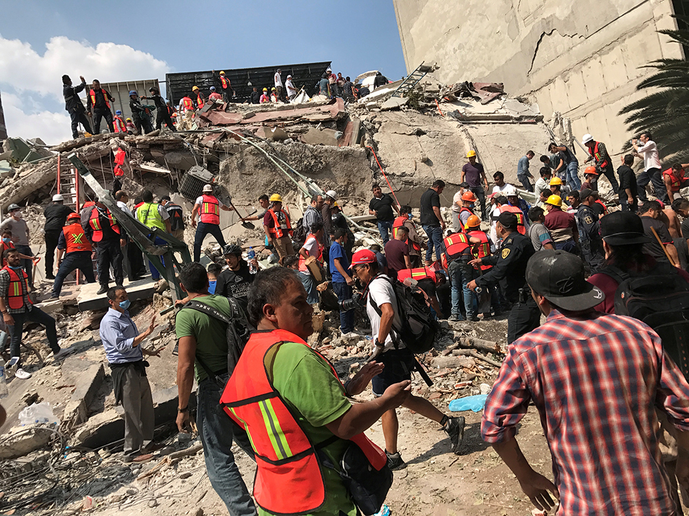 2017-09-20T013418Z_400788630_RC17DD39E380_RTRMADP_3_MEXICO-QUAKE