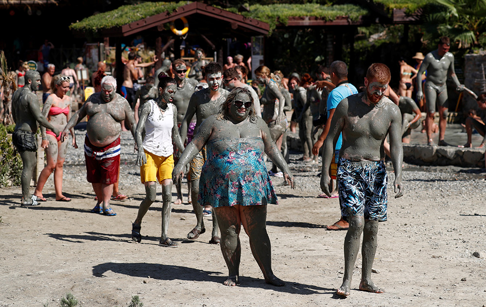 2017-09-21T174123Z_1888236789_RC1AB8D426A0_RTRMADP_3_TURKEY-TOURISM