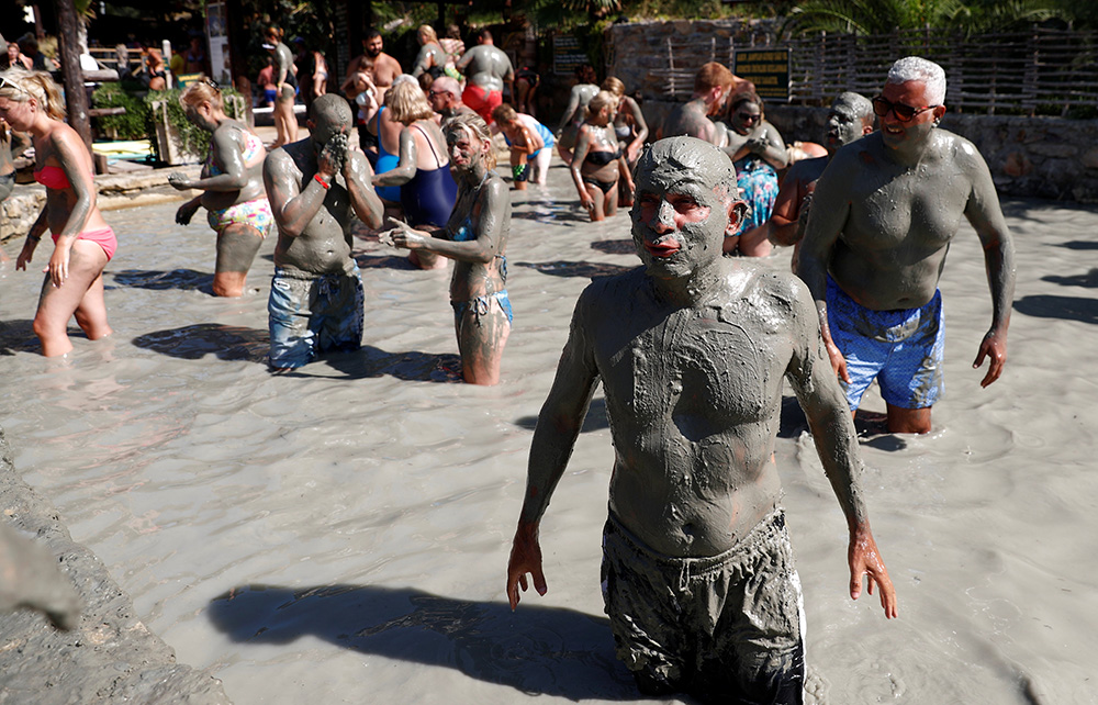 2017-09-21T174130Z_1571706_RC1A21B67680_RTRMADP_3_TURKEY-TOURISM