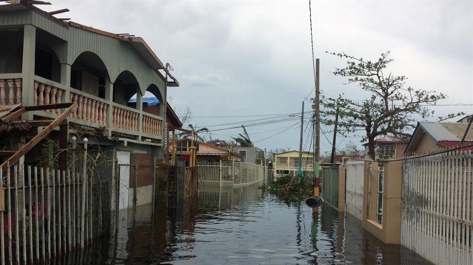 2017-09-22T064601Z_1644230430_RC182AE60DE0_RTRMADP_3_STORM-MARIA-PUERTORICO
