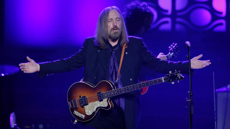 2017-10-02T193602Z_1802169537_RC1281D00190_RTRMADP_3_PEOPLE-TOMPETTY