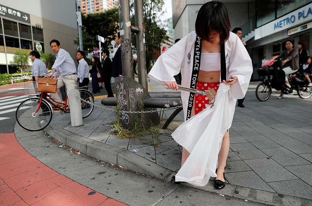 2017-10-05T090101Z_792077513_RC11630CB000_RTRMADP_3_JAPAN-LOINCLOTH