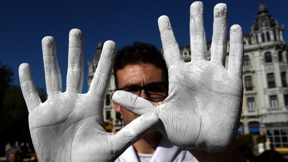 2017-10-07T124214Z_500244538_RC1CD266F8D0_RTRMADP_3_SPAIN-POLITICS-CATALONIA