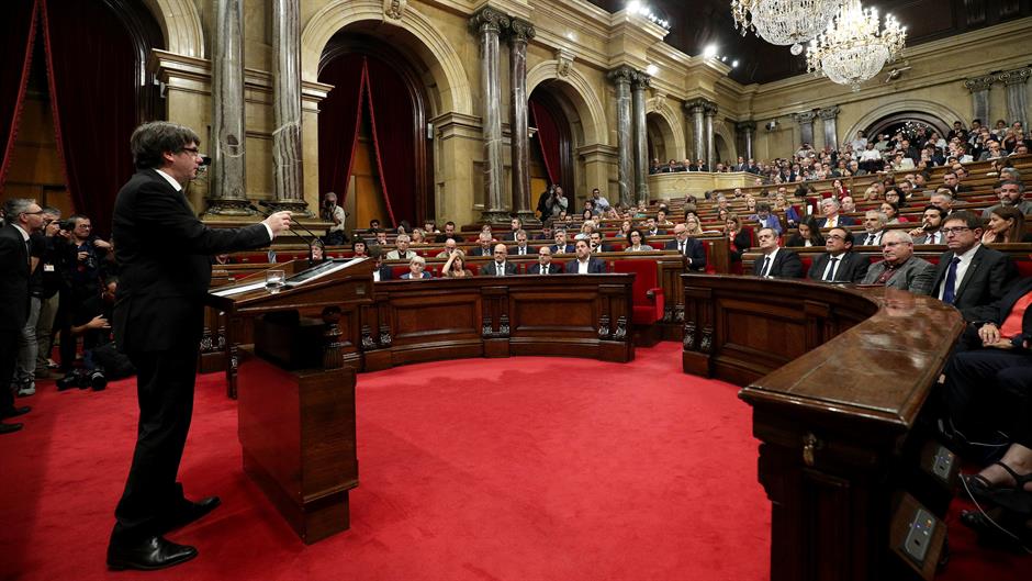 2017-10-10T172423Z_1209820647_RC1ED7A4C2E0_RTRMADP_3_SPAIN-POLITICS-CATALONIA