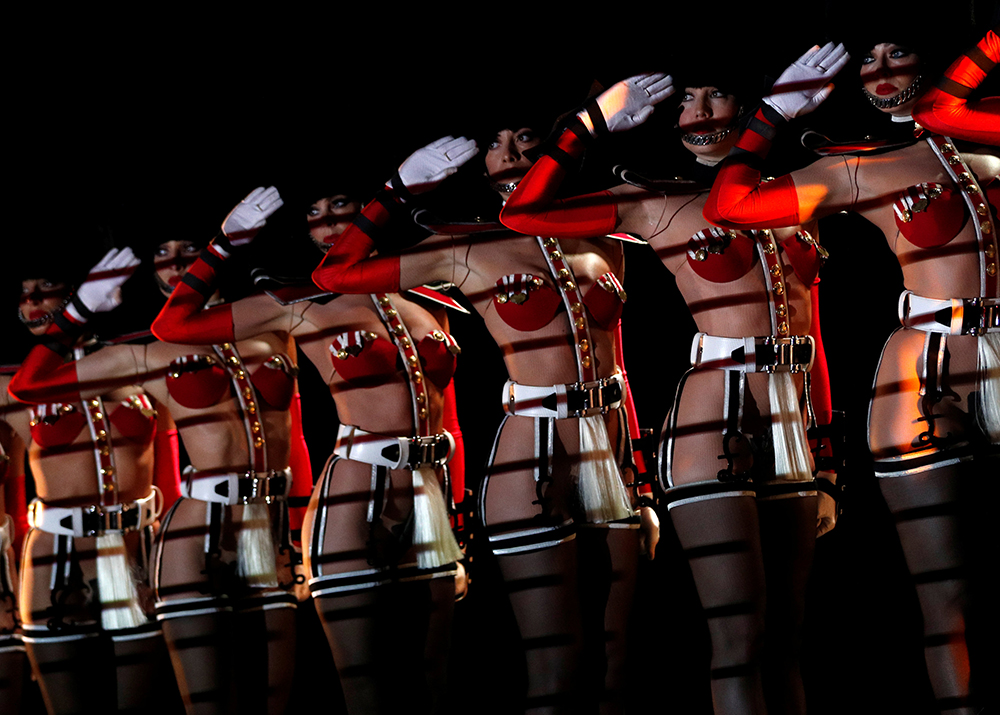 2017-10-11T094715Z_1580589629_RC169A8FCC80_RTRMADP_3_SINGAPORE-CABARET