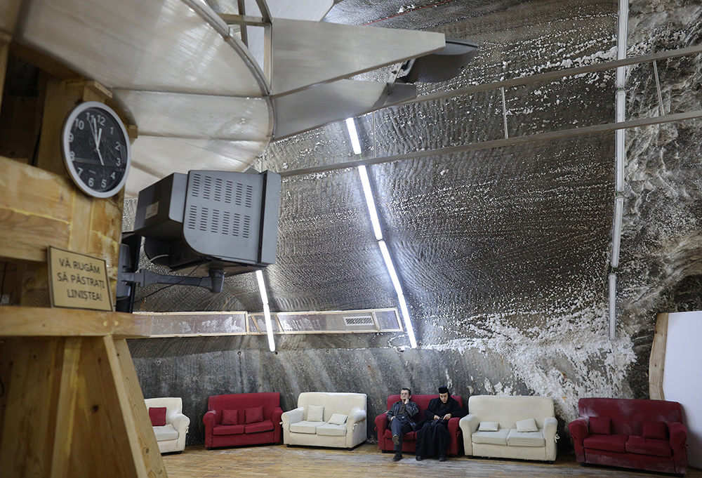 2017-10-13T112219Z_266808294_RC14DFFD9FE0_RTRMADP_3_ROMANIA-SALT-MINE