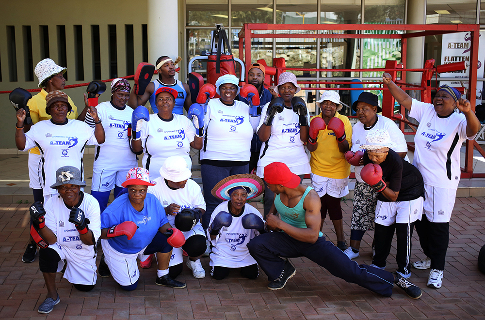 2017-10-14T083456Z_946094196_RC1C07DDE1F0_RTRMADP_3_SOUTHAFRICA-BOXING-GRANNIES