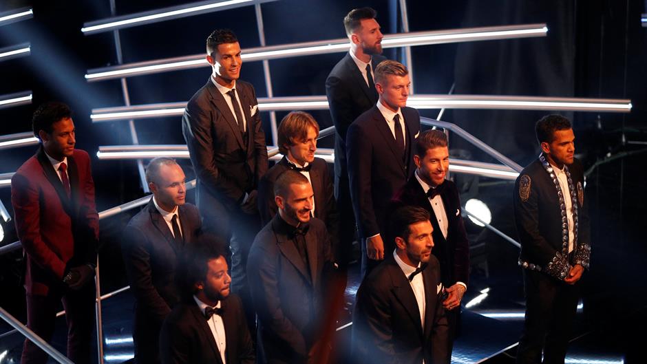 2017-10-23T193525Z_1300778234_RC18A1368400_RTRMADP_3_SOCCER-FIFA-AWARDS