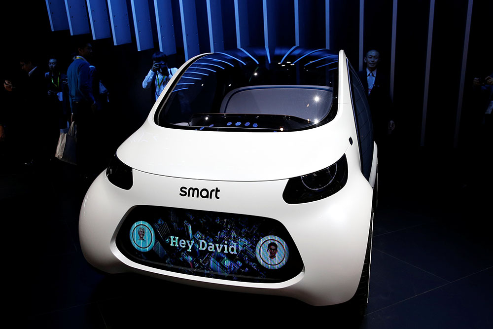 2017-10-25T061534Z_391448536_RC14DA17C030_RTRMADP_3_AUTOSHOW-TOKYO