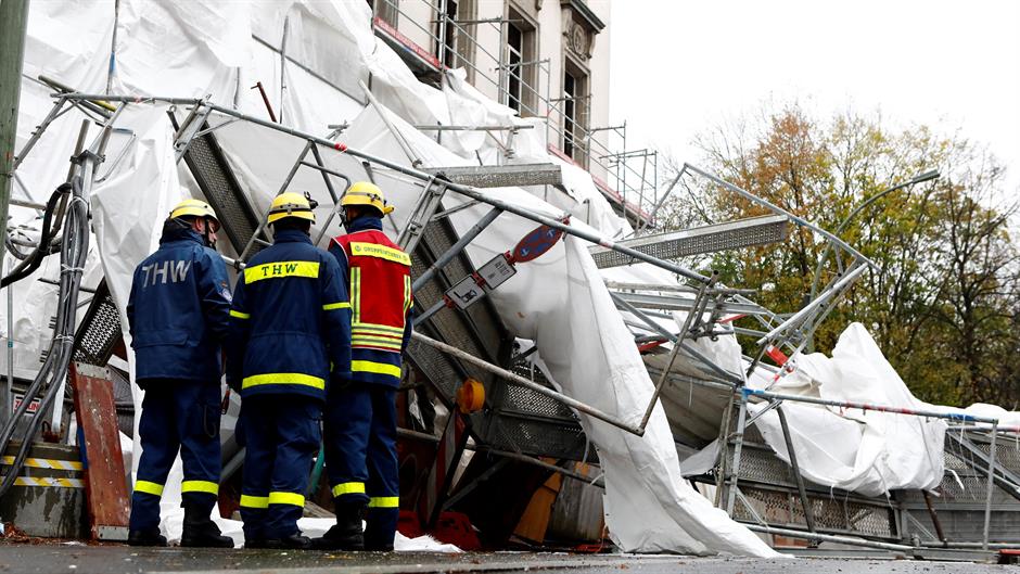 2017-10-29T130306Z_671934235_RC12F0AF9880_RTRMADP_3_GERMANY-STORM