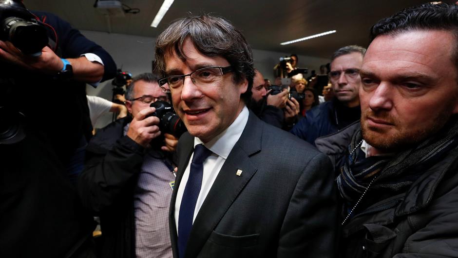 2017-10-31T130916Z_755346491_RC1FE1657F40_RTRMADP_3_SPAIN-POLITICS-CATALONIA-PUIGDEMONT