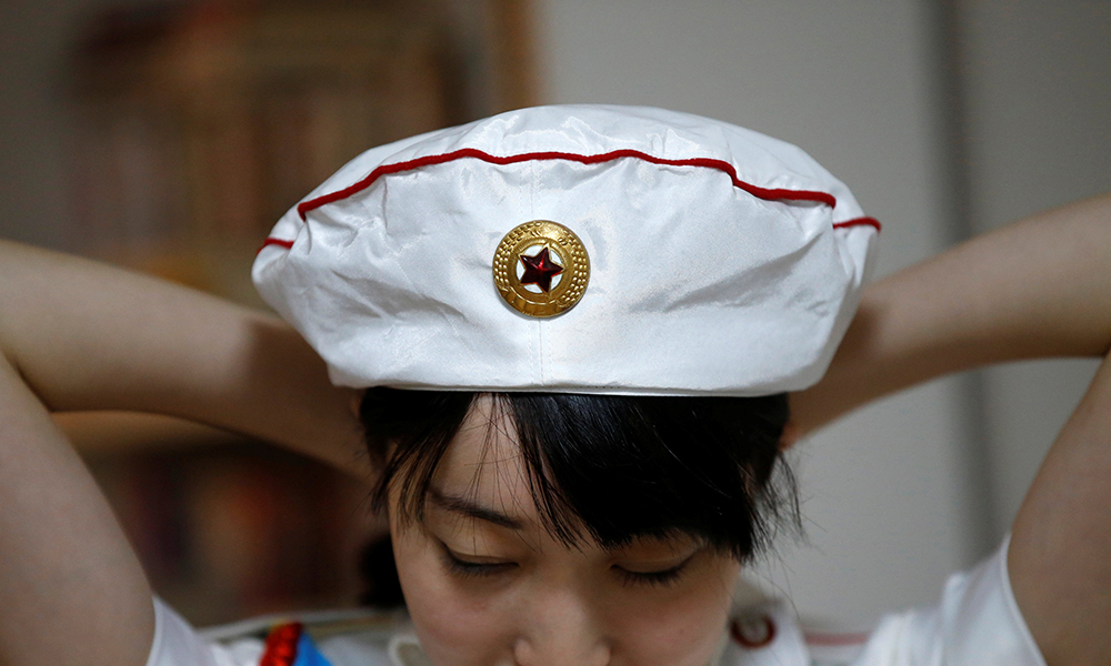 2017-11-02T075935Z_1478778009_RC17571AD650_RTRMADP_3_JAPAN-NORTHKOREA-FAN-CLUB