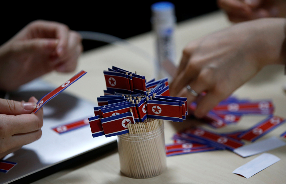 2017-11-02T075940Z_1872270847_RC16BED34C30_RTRMADP_3_JAPAN-NORTHKOREA-FAN-CLUB