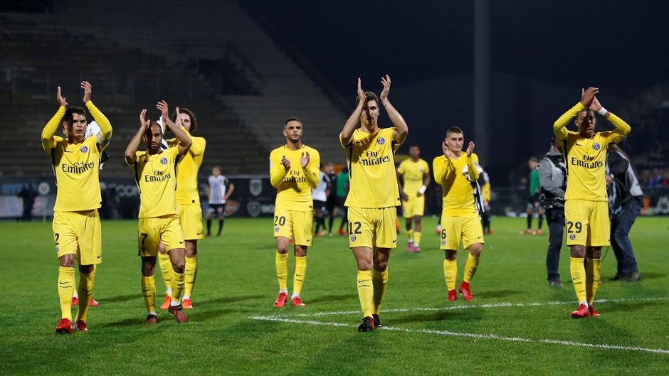 2017-11-04T175644Z_464826050_RC1333F40250_RTRMADP_3_SOCCER-FRANCE-ANG-PSG