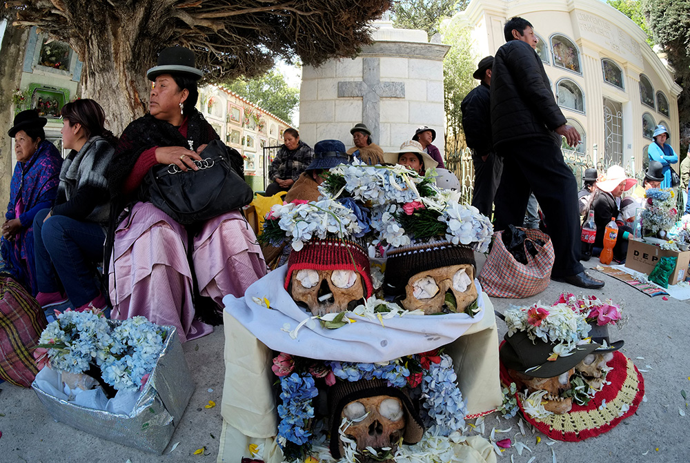 2017-11-08T191808Z_1190333149_RC19DF4E2930_RTRMADP_3_BOLIVIA-SKULLS