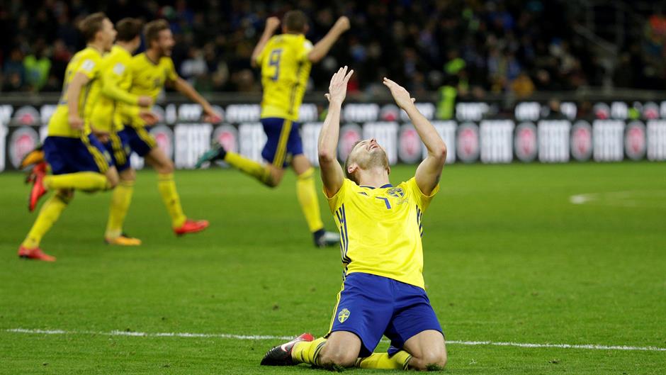 2017-11-13T223111Z_80780195_RC1E29135800_RTRMADP_3_SOCCER-WORLDCUP-ITA-SWE