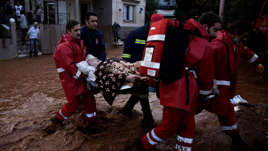 2017-11-15T155349Z_2094320421_RC1BCFAB0320_RTRMADP_3_GREECE-FLOODS(1)