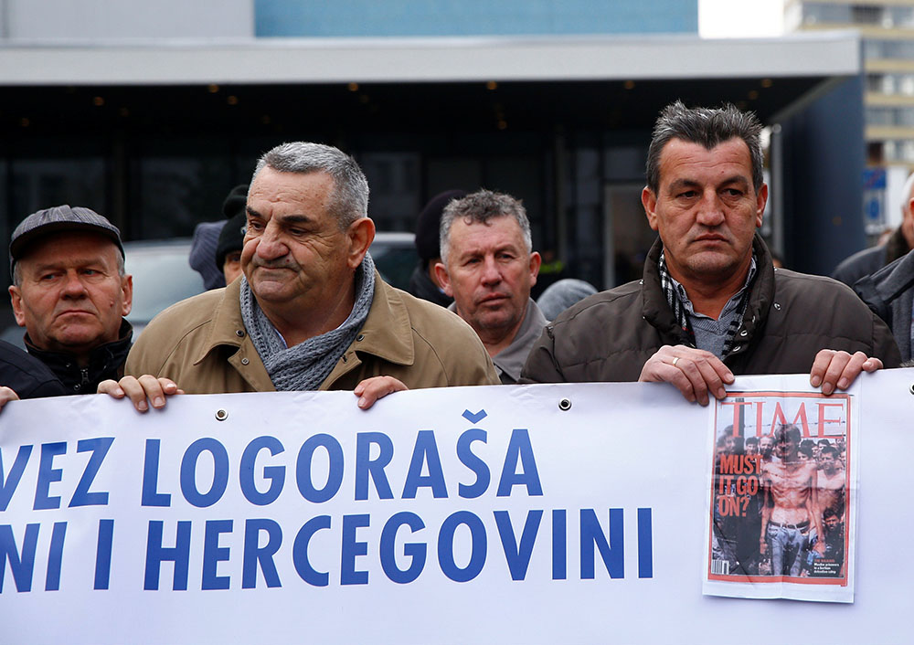 2017-11-22T083353Z_1404443591_RC1FD3EDD340_RTRMADP_3_WARCRIMES-MLADIC