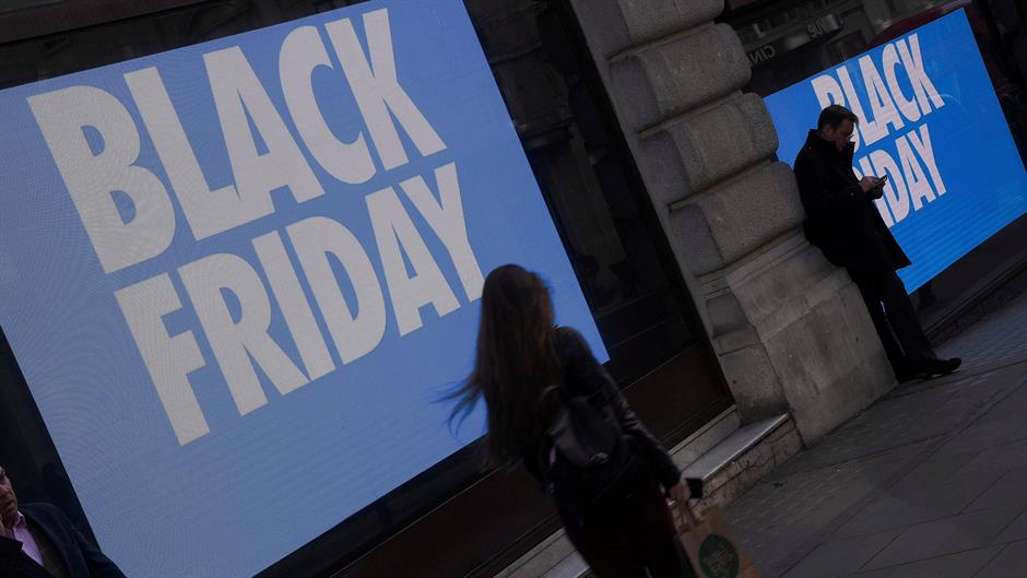 2017-11-23T135223Z_612098725_RC1F93A7A270_RTRMADP_3_BRITAIN-ECONOMY-RETAIL