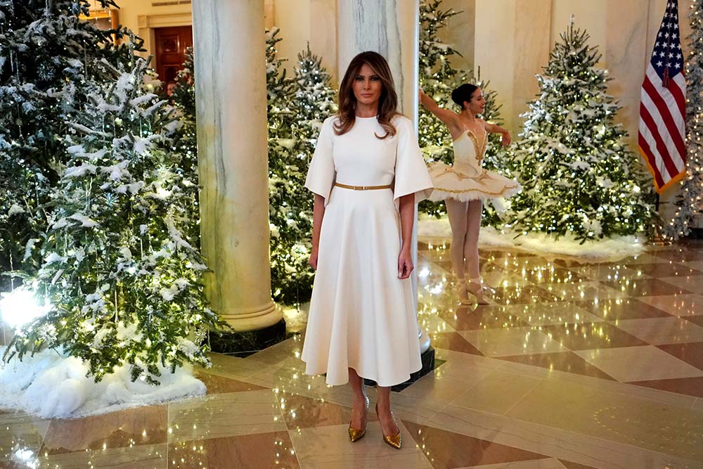 2017-11-27T174801Z_1345603746_RC1B77B7E360_RTRMADP_3_CHRISTMAS-SEASON-WHITE-HOUSE
