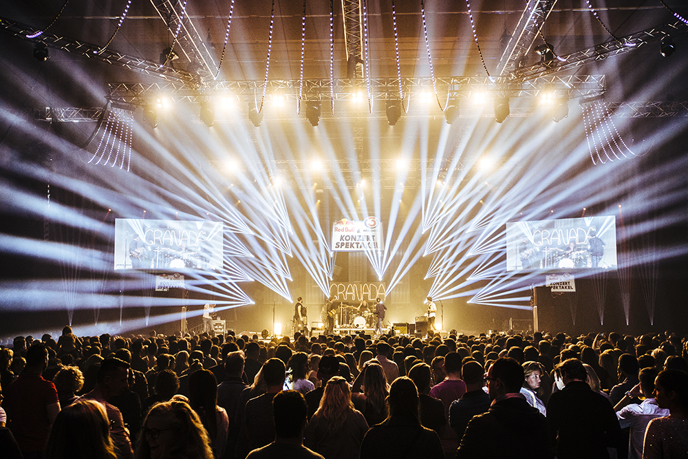 2017-12-01T145529Z_1_MTZSPDEDC1AESF34_RTRFIPP_4_RED-BULL-PHOTOS-OF-THE-YEAR-2017