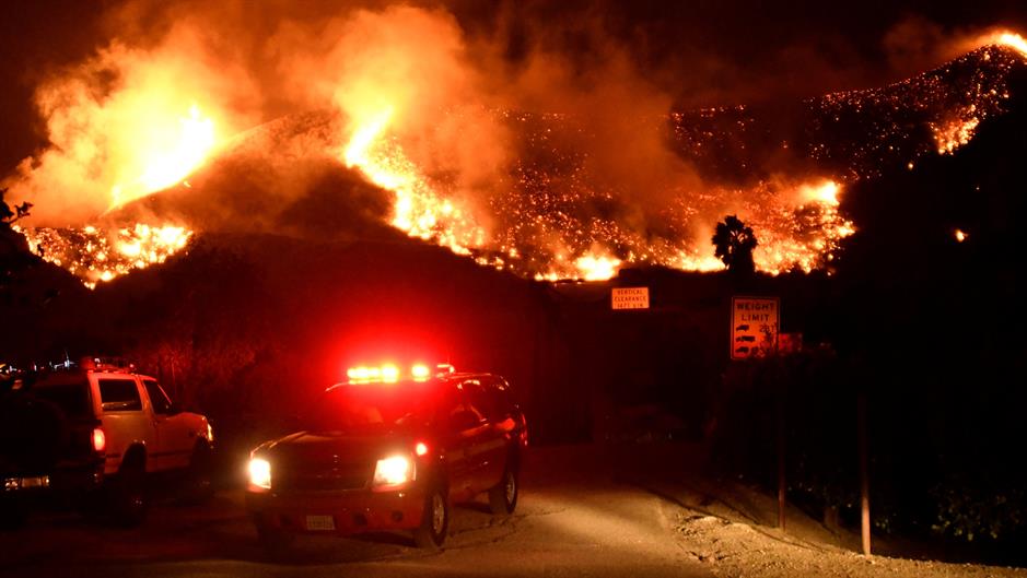 2017-12-05T171344Z_1706810280_RC1A1511A990_RTRMADP_3_USA-WILDFIRES