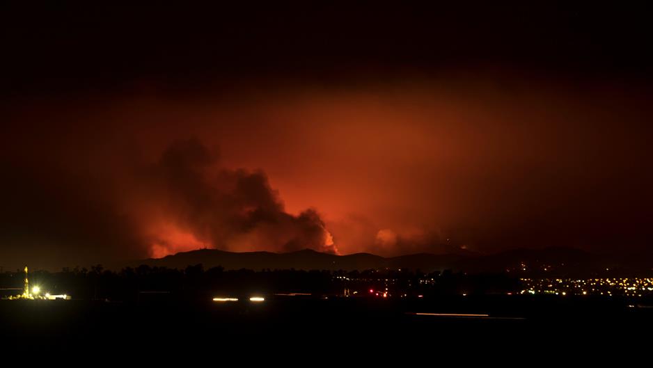 2017-12-06T022259Z_1989142276_RC1659782BA0_RTRMADP_3_USA-WILDFIRES