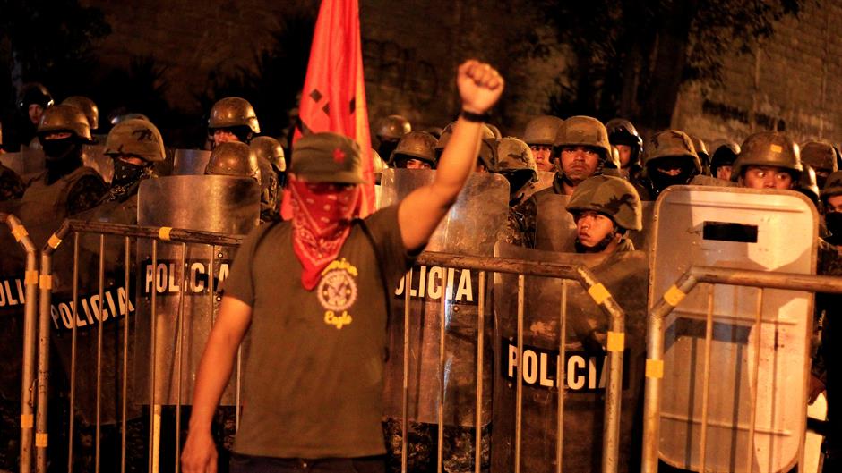 2017-12-09T034252Z_1370737248_RC181C881BA0_RTRMADP_3_HONDURAS-ELECTION