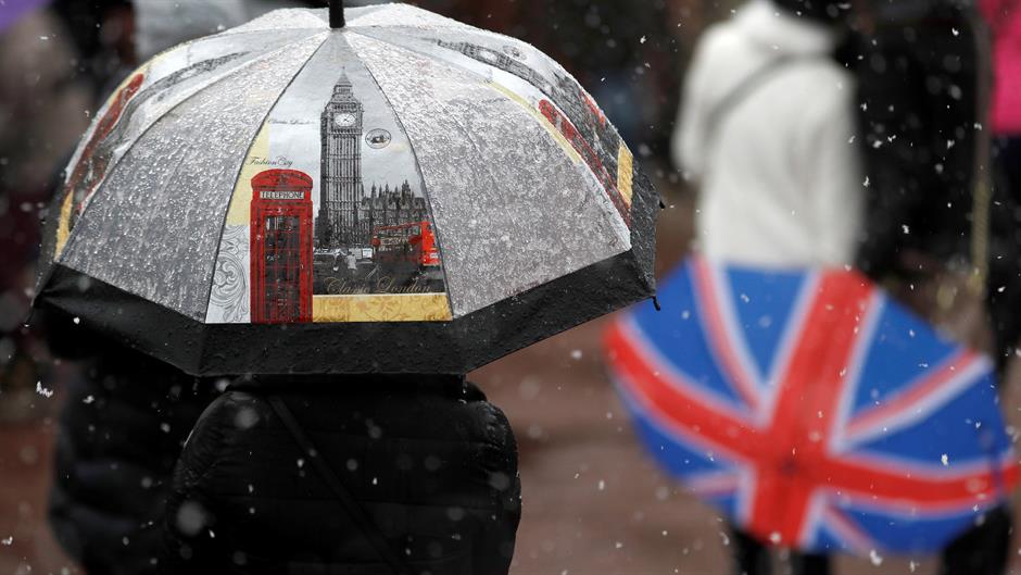 2017-12-10T152256Z_1875510413_RC1FD54A6AC0_RTRMADP_3_BRITAIN-WEATHER