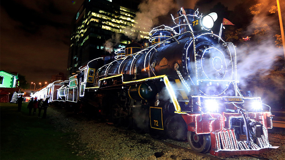 2017-12-12T024829Z_1348865237_RC1AA8BAB600_RTRMADP_3_CHRISTMAS-SEASON-COLOMBIA 11