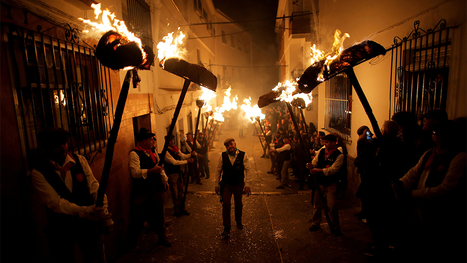 2017-12-13T041238Z_192032765_RC1535366760_RTRMADP_3_SPAIN-RELIGION 1