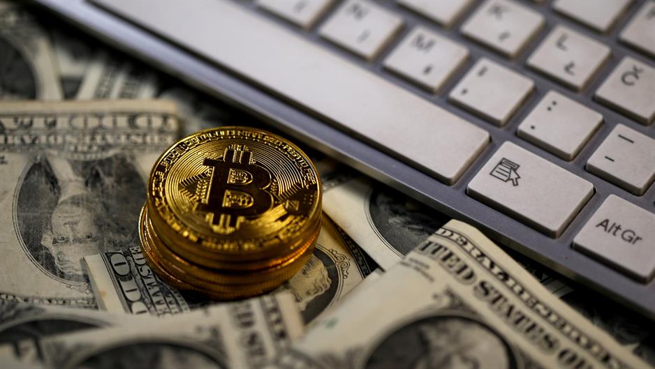 2017-12-13T060830Z_1929168297_RC15EAF0F8D0_RTRMADP_3_MARKETS-BITCOIN-JAPAN