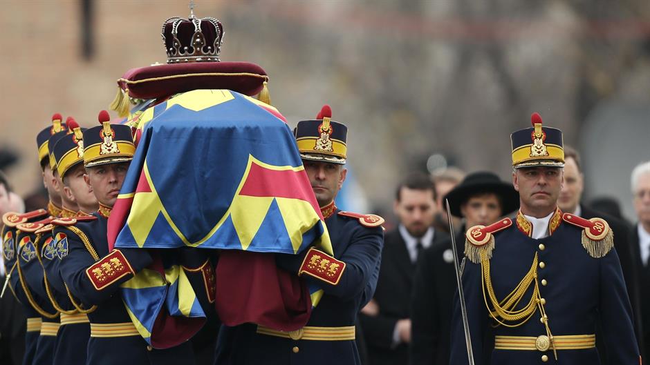 2017-12-16T111027Z_1868175708_UP1EDCG0V1EKU_RTRMADP_3_ROMANIA-KING