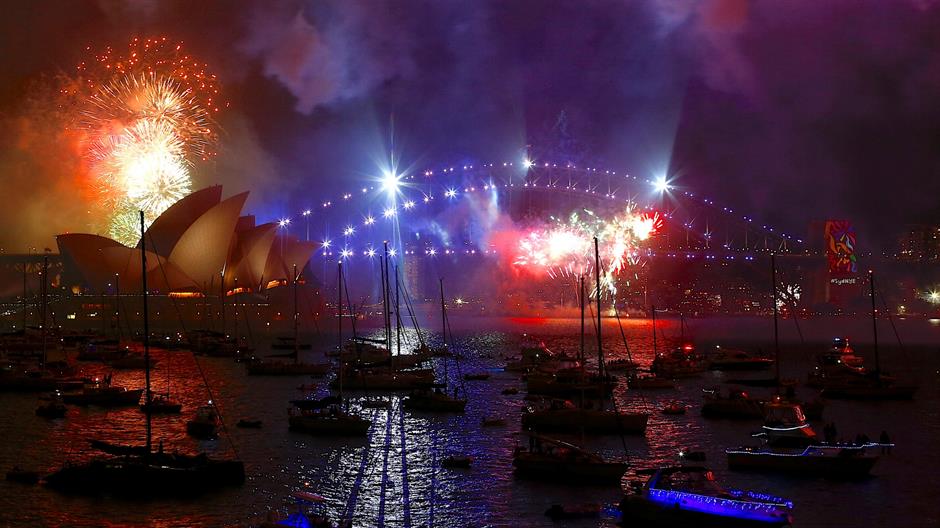 2017-12-31T104454Z_779161041_RC1481941E40_RTRMADP_3_NEW-YEAR-AUSTRALIA-FIREWORKS
