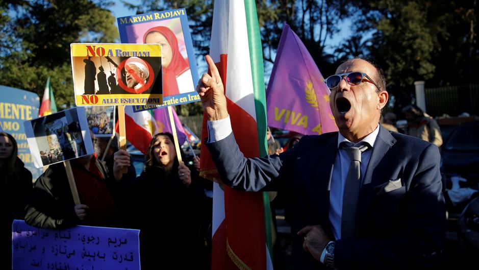 2018-01-02T155603Z_568115276_RC156143C360_RTRMADP_3_ITALY-IRAN