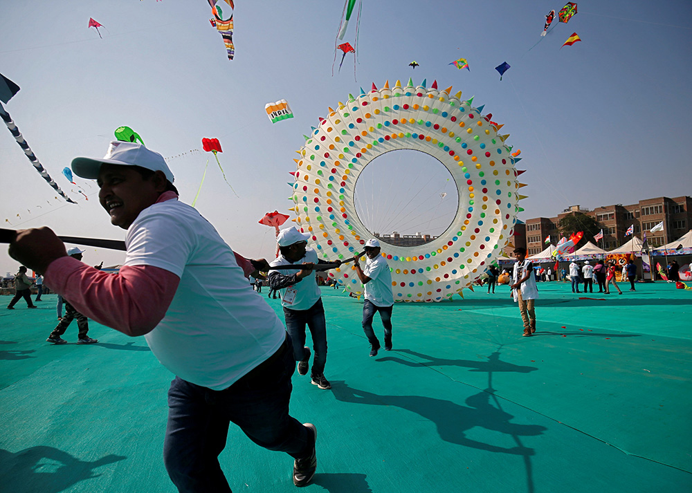 2018-01-07T091033Z_75812383_RC1A3EE451D0_RTRMADP_3_INDIA-KITEFESTIVAL