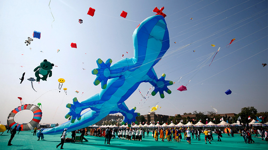 2018-01-08T000348Z_1767409707_RC1AE683A860_RTRMADP_3_INDIA-KITEFESTIVAL 1