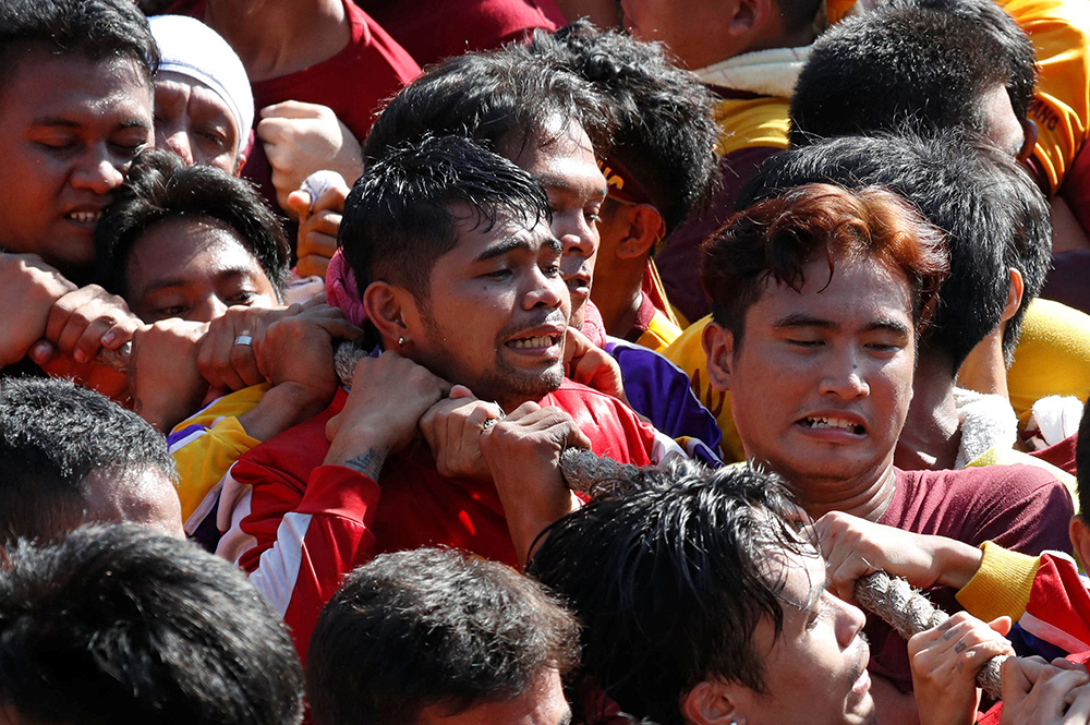 2018-01-09T071850Z_1337418601_RC1D9E4DBBD0_RTRMADP_3_RELIGION-PHILIPPINES