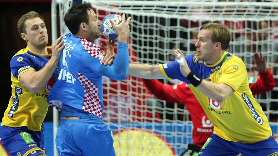 2018-01-16T194904Z_1960984428_UP1EE1G1J1REQ_RTRMADP_3_HANDBALL-EUROPE-CRO-SWE