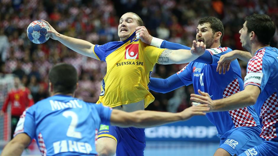 2018-01-16T203950Z_691914017_UP1EE1G1LEDGQ_RTRMADP_3_HANDBALL-EUROPE-CRO-SWE
