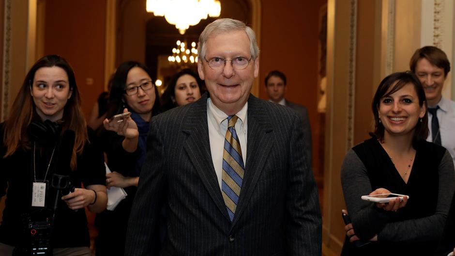 2018-01-20T031651Z_1287856804_RC1E196563B0_RTRMADP_3_USA-CONGRESS-SHUTDOWN