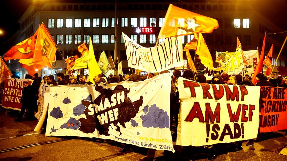 2018-01-23T235014Z_2065101665_RC1642D174A0_RTRMADP_3_DAVOS-MEETING-PROTESTS