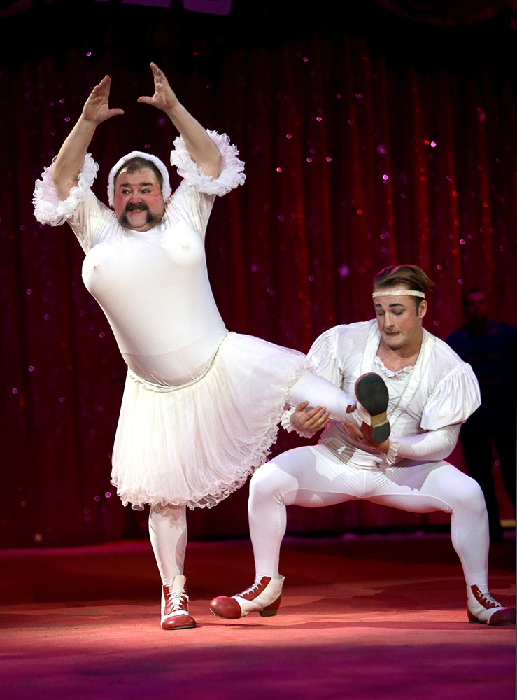 2018-01-24T083648Z_1659933160_RC16510F44B0_RTRMADP_3_MONACO-ROYALS