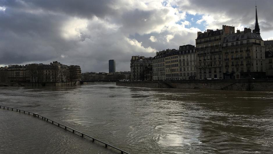 2018-01-26T152954Z_1856840699_RC1784A0FEC0_RTRMADP_3_FRANCE-WEATHER-FLOODS