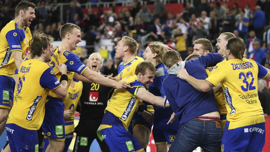 2018-01-26T213458Z_1402678633_UP1EE1Q1NY9O1_RTRMADP_3_HANDBALL-EUROPE-DEN-SWE